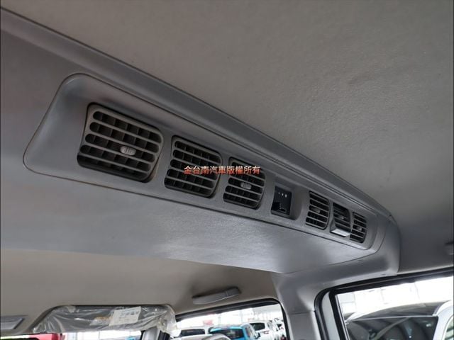 廂式✓一手只跑2.5萬✓全車原鈑件✓電動窗✓音響主機✓附全額發票✓里程保證✓可全貸✓事業打拼好幫手!  第12張相片
