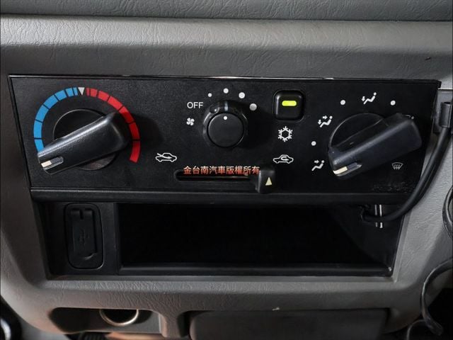 廂式✓一手只跑2.5萬✓全車原鈑件✓電動窗✓音響主機✓附全額發票✓里程保證✓可全貸✓事業打拼好幫手!  第19張相片