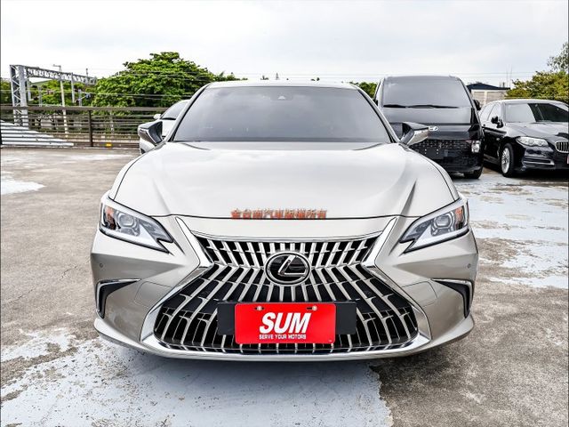 只跑兩萬✓原厰保養✓全車原鈑件如新✓天窗✓雙電動椅✓倒車顯影✓LV2✓車載系統✓可全貸✓不用殺價就很便宜✓  第4張相片