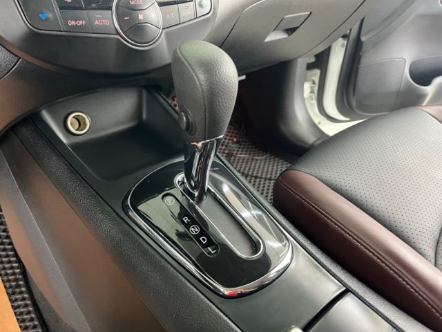 影片賞車✦Tiida J 市場稀有 里程僅跑5萬 全車原鈑件 升級大螢幕安卓.電子後視鏡～盲點.免鑰匙.定速  第16張相片