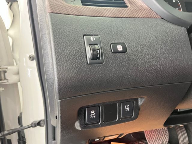 影片賞車✦Tiida J 市場稀有 里程僅跑5萬 全車原鈑件 升級大螢幕安卓.電子後視鏡～盲點.免鑰匙.定速  第19張相片
