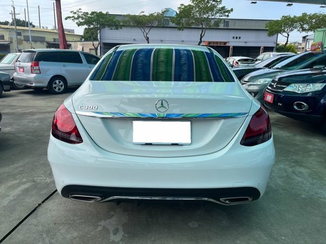 2018年✅賓士 C300✅天窗✅雙前座電動座椅✅定速✅LED頭燈✅僅跑2萬✅董娘座駕✅可全貸✅✅免保人  第4張相片