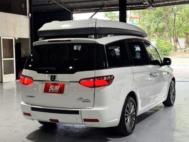 2.2渦輪 頂級旗艦 輪椅福祉車 雙電滑門 環景 定速 I-KEY 天窗 方控 雙螢幕 恆溫 摸門 前後行車  第7張相片
