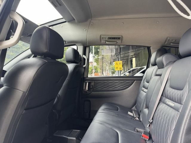 2.2渦輪 頂級旗艦 輪椅福祉車 雙電滑門 環景 定速 I-KEY 天窗 方控 雙螢幕 恆溫 摸門 前後行車  第11張相片