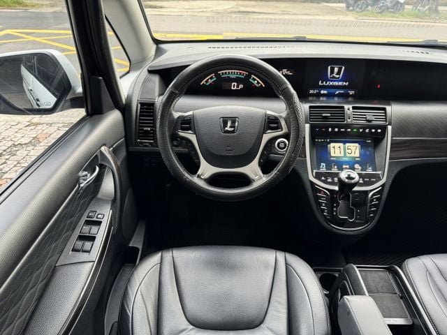 2.2渦輪 頂級旗艦 輪椅福祉車 雙電滑門 環景 定速 I-KEY 天窗 方控 雙螢幕 恆溫 摸門 前後行車  第13張相片
