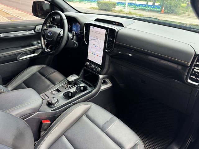 2.0渦輪 新型大改款 ACC 大螢幕 4WD 後拉版 側踏 盲點 導航 顯影 方控 恆溫 車偏 行車 後出風口  第9張相片