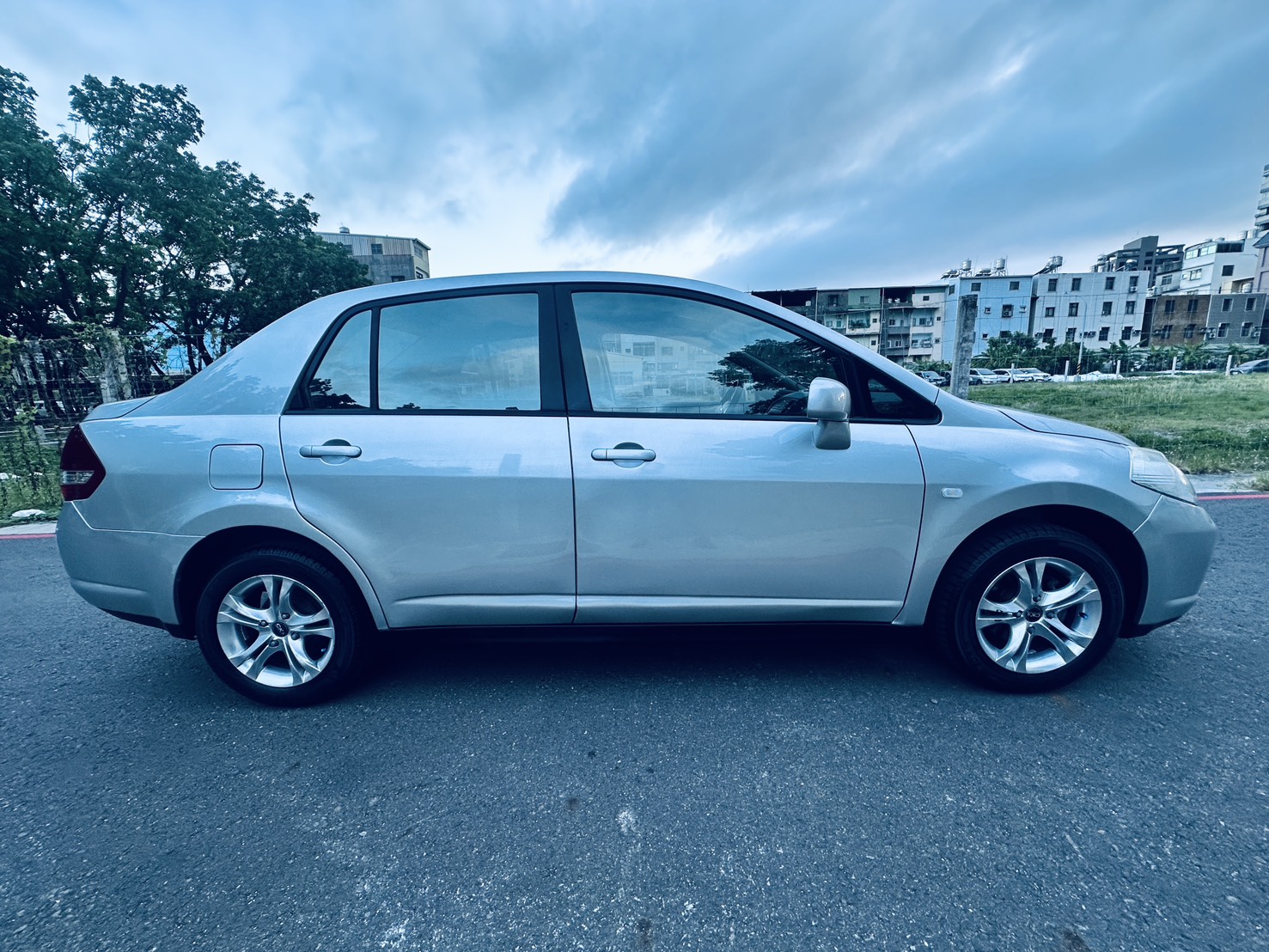 《鑫宏車業》此商品已下架---四門 一代B規 方便實惠 代步車  第4張相片