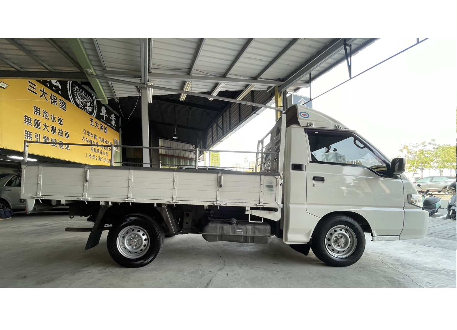 《鑫宏車業》此商品已下架---五金職人好幫手- 手排貨車  第5張相片