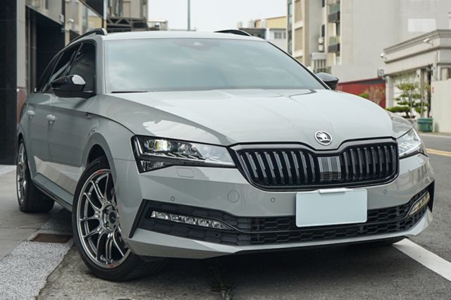 sport line 4*4版、渦增、倒顯、導航、免KEY、定速、跟車、電尾、電動座椅、全景天窗  第1張相片