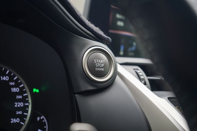 菁英Plus版、里程10萬多、雙前電座、倒顯、免KEY、電動尾門、盲點、定速、跟車、整備中  第12張相片