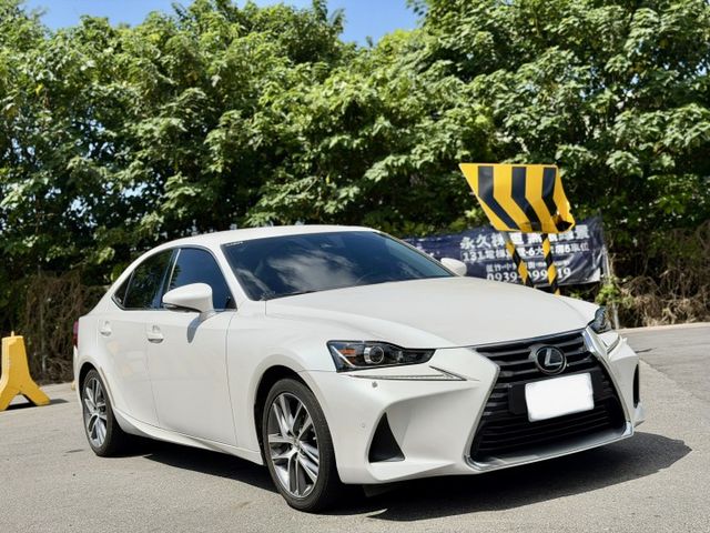 僅跑6萬 加熱座椅 電動椅 ACC 車偏警示  第2張相片