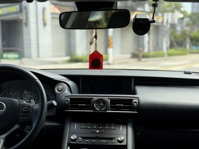 僅跑6萬 加熱座椅 電動椅 ACC 車偏警示  第7張相片