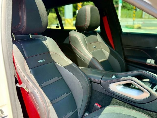 AMG 53 coupe U88旋鈕 全景天窗 賽車椅 紅色安全帶  第6張相片