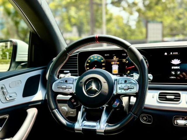 AMG 53 coupe U88旋鈕 全景天窗 賽車椅 紅色安全帶  第11張相片