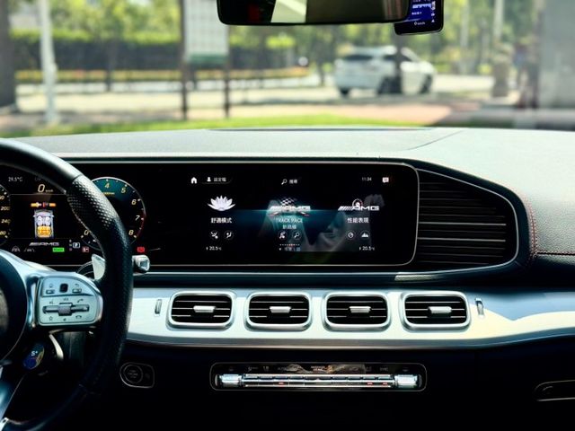 AMG 53 coupe U88旋鈕 全景天窗 賽車椅 紅色安全帶  第12張相片