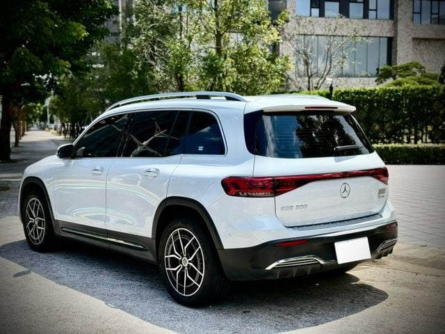 EQB 300 4MATIC  第2張相片