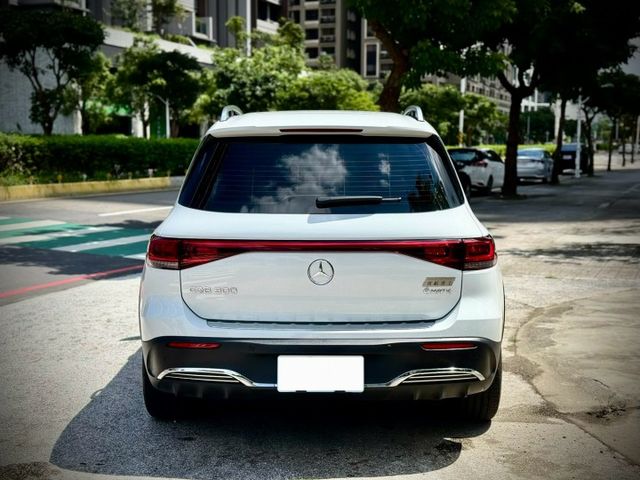 EQB 300 4MATIC  第3張相片