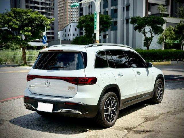 EQB 300 4MATIC  第4張相片