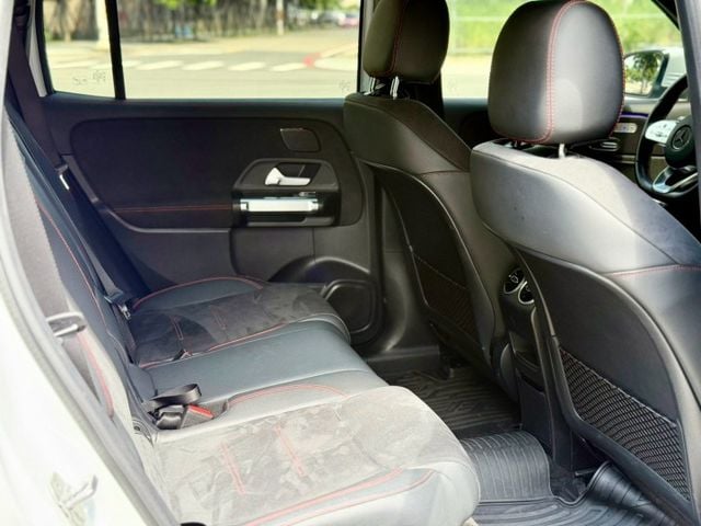 EQB 300 4MATIC  第7張相片