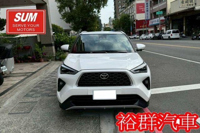 【YES認證里程保證】里程僅跑8千多、電動尾門、車況跟新車沒兩樣、倒車顯影、配備齊全  第2張相片