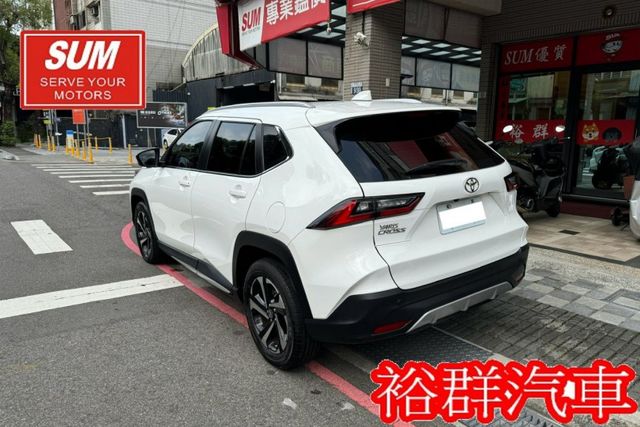 【YES認證里程保證】里程僅跑8千多、電動尾門、車況跟新車沒兩樣、倒車顯影、配備齊全  第4張相片