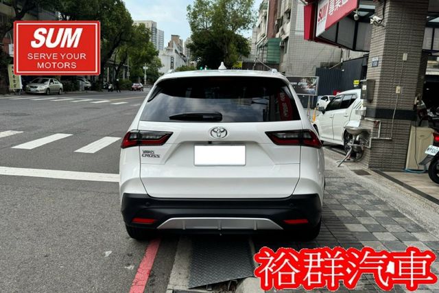 【YES認證里程保證】里程僅跑8千多、電動尾門、車況跟新車沒兩樣、倒車顯影、配備齊全  第5張相片