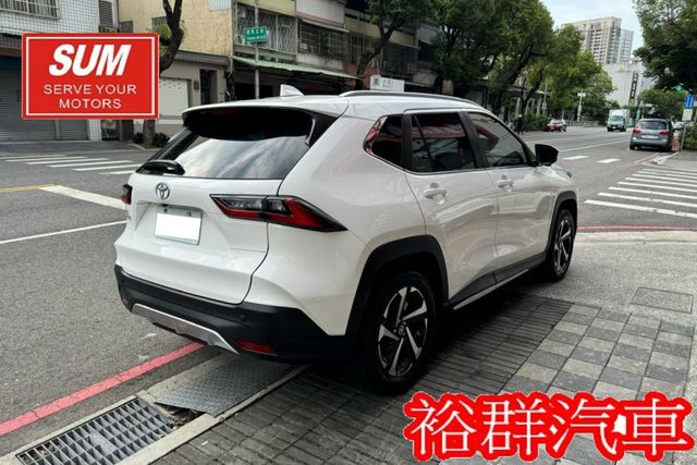 【YES認證里程保證】里程僅跑8千多、電動尾門、車況跟新車沒兩樣、倒車顯影、配備齊全  第6張相片