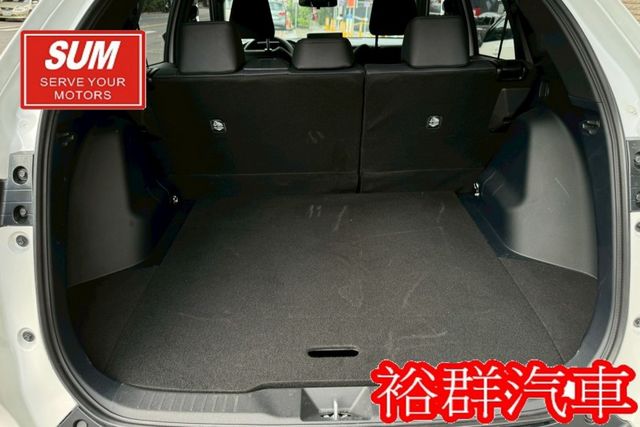 【YES認證里程保證】里程僅跑8千多、電動尾門、車況跟新車沒兩樣、倒車顯影、配備齊全  第18張相片