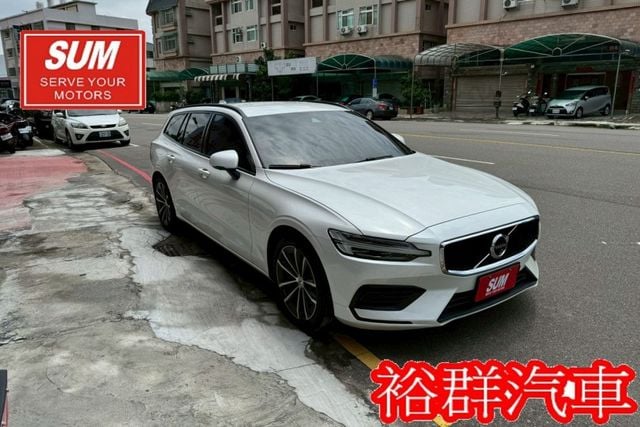 【YES認證里程保證】輕油電旅行車、車內空間寬敞舒適、安全性極高、配備高級、腳踢尾門、環景  第3張相片