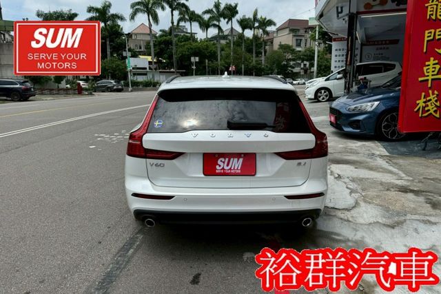 【YES認證里程保證】輕油電旅行車、車內空間寬敞舒適、安全性極高、配備高級、腳踢尾門、環景  第5張相片