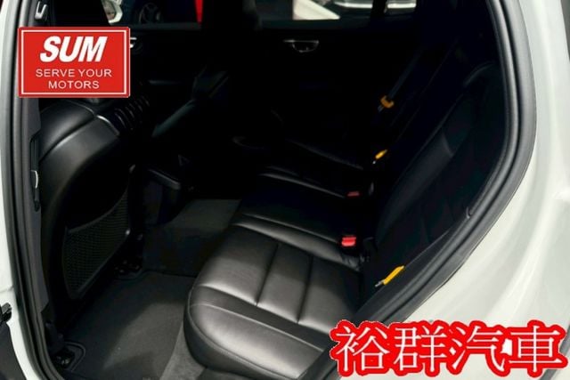 【YES認證里程保證】輕油電旅行車、車內空間寬敞舒適、安全性極高、配備高級、腳踢尾門、環景  第15張相片