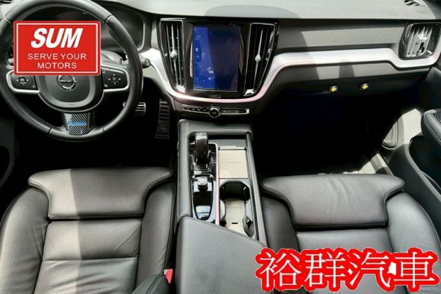 【YES認證里程保證】輕油電旅行車、車內空間寬敞舒適、安全性極高、配備高級、腳踢尾門、環景  第16張相片