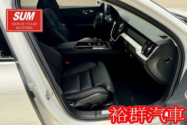 【YES認證里程保證】輕油電旅行車、車內空間寬敞舒適、安全性極高、配備高級、腳踢尾門、環景  第17張相片