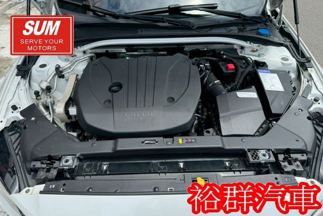 【YES認證里程保證】輕油電旅行車、車內空間寬敞舒適、安全性極高、配備高級、腳踢尾門、環景  第20張相片