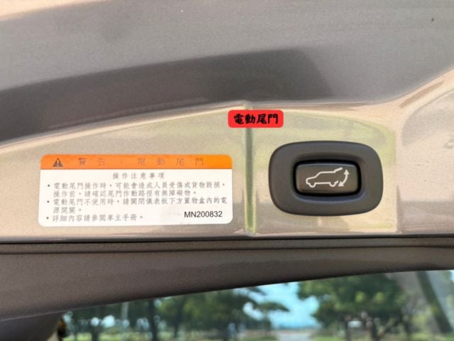 ☑一手車 ☑原鈑件 ☑原廠保養 ☑原廠保固 ☑買車再送安卓機 ☑盲點 ☑電動尾門  第10張相片