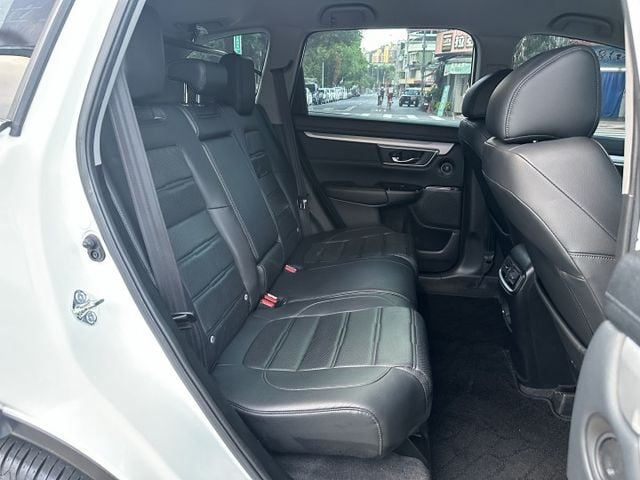 CRV五代! 1.5渦輪增壓 電子手剎車 Auto Hold 後座出風口 數位儀表 僅跑五萬! 內容有詳細照片  第9張相片