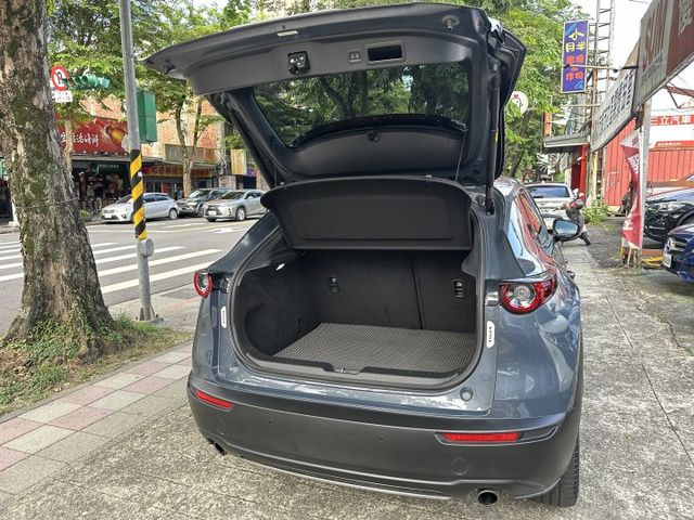 稀有最頂級! 旗艦進化版 極境灰 ACC跟車 CARPLAY 360度環景 電動椅 電動尾門 內容有詳細照片  第12張相片
