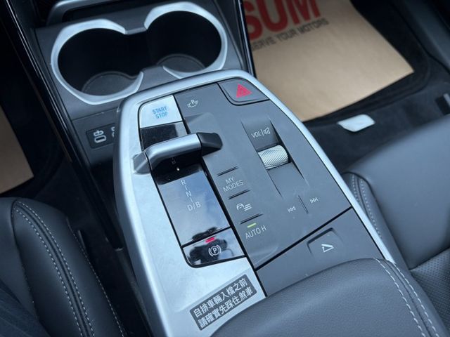 2026年領 20xLine版 全車貼膜 電動座椅 電動尾門 全彩數位儀表 HK音響 原廠保固中 僅跑1萬多公里  第13張相片