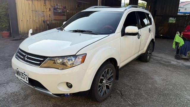 MITSUBISHI三菱 OUTLANDER  第1張相片