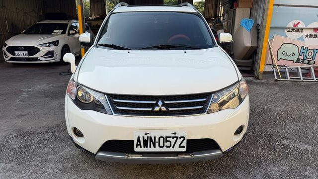 MITSUBISHI三菱 OUTLANDER  第2張相片