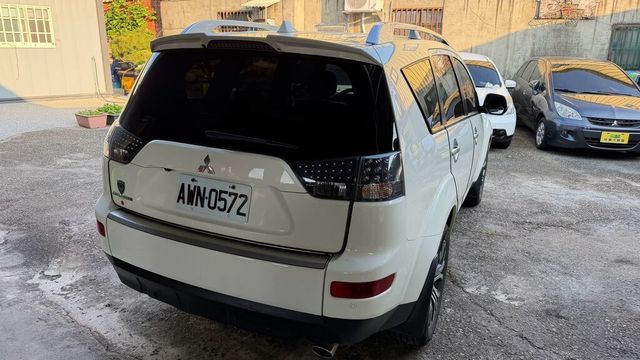 MITSUBISHI三菱 OUTLANDER  第4張相片