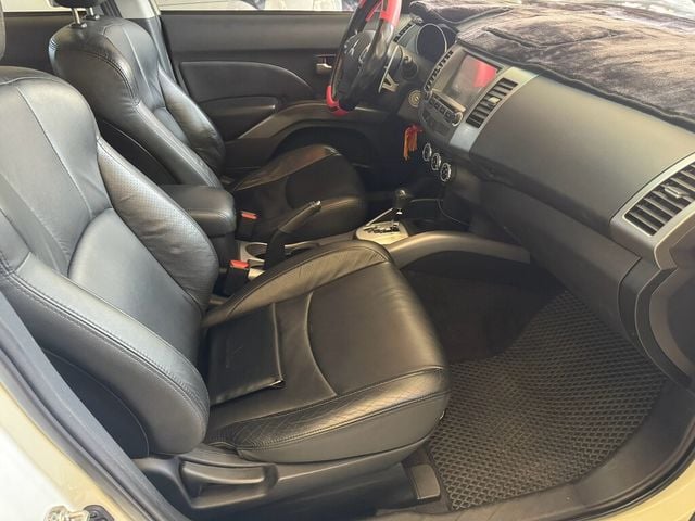 MITSUBISHI三菱 OUTLANDER  第9張相片
