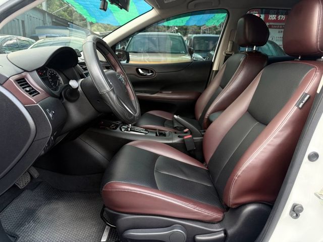 Nissan  Tiida  第8張相片