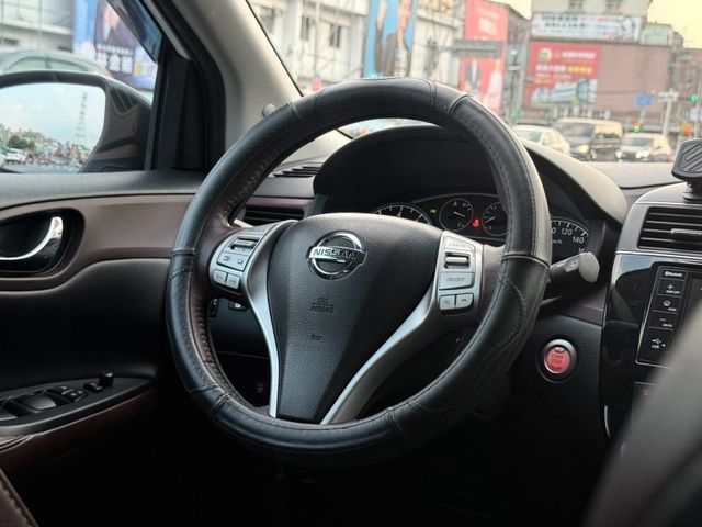 Nissan  Tiida  第10張相片