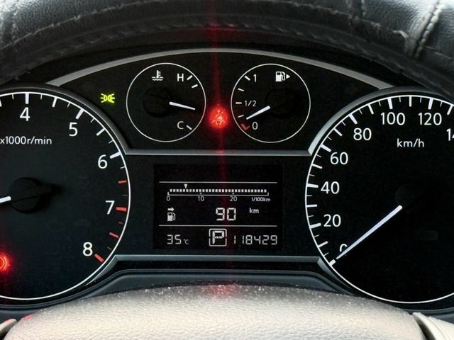 Nissan  Tiida  第11張相片