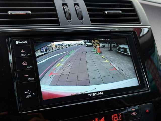 Nissan  Tiida  第14張相片