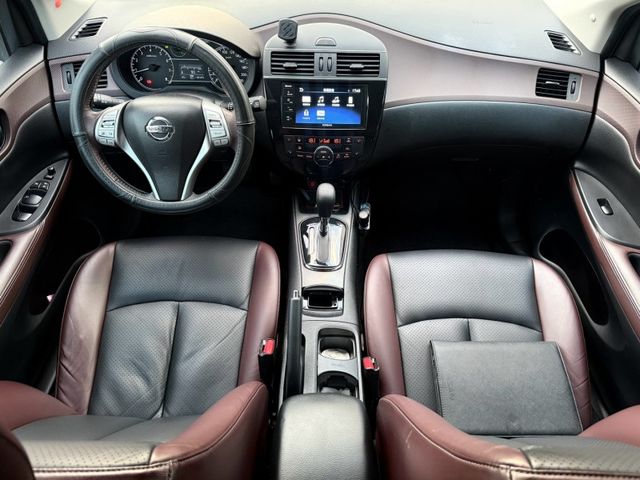 Nissan  Tiida  第17張相片