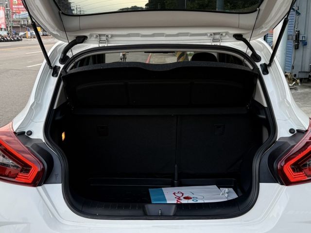 Nissan  Tiida  第18張相片