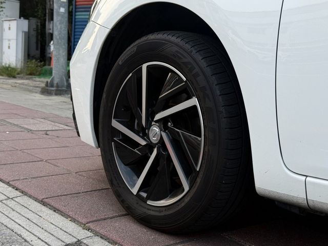 Nissan  Tiida  第20張相片