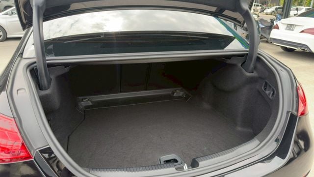 22年式 C300 AMG 總代理 原廠保養 ACC跟車 環景影像 電動尾門 car play 全車原版件 里程保證  第7張相片